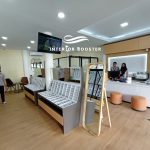 Showcase kacamata di toko optik