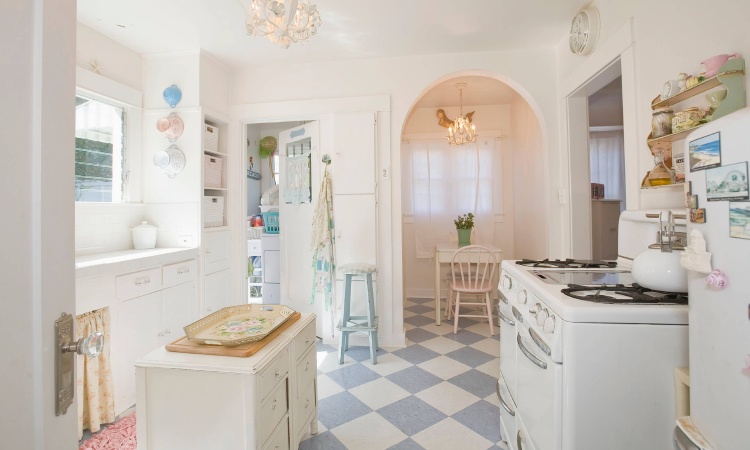 Interior shabby chic dapur, Sumber: hzcdn.com