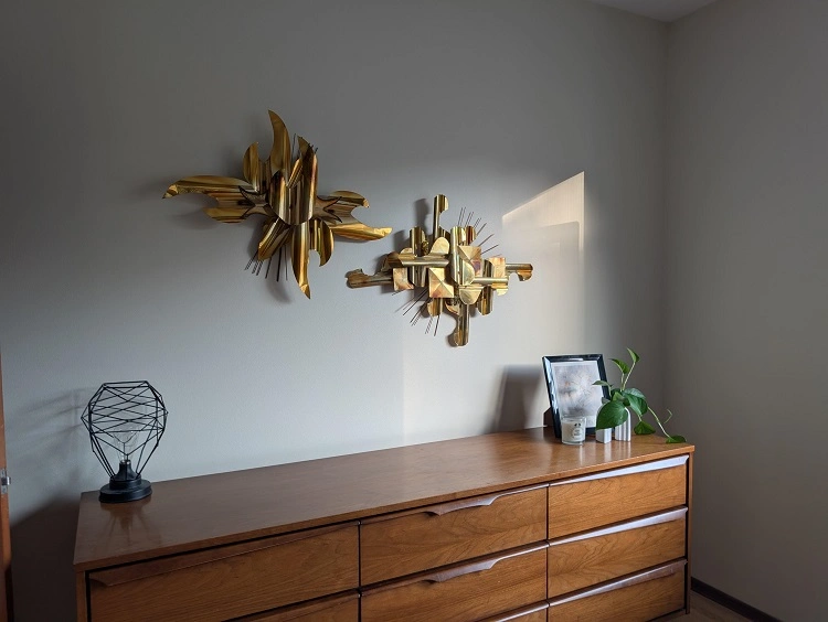 Contoh kerajinan kuningan untuk dekorasi ruang, Sumber: reddit.com