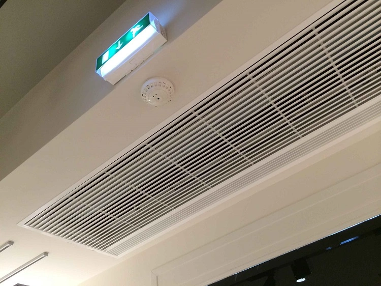 Contoh air curtain, Sumber: airtecnics.com