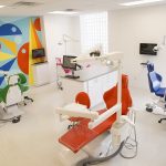 Interior klinik yang cheerful, Sumber: carlsbaddentist.info
