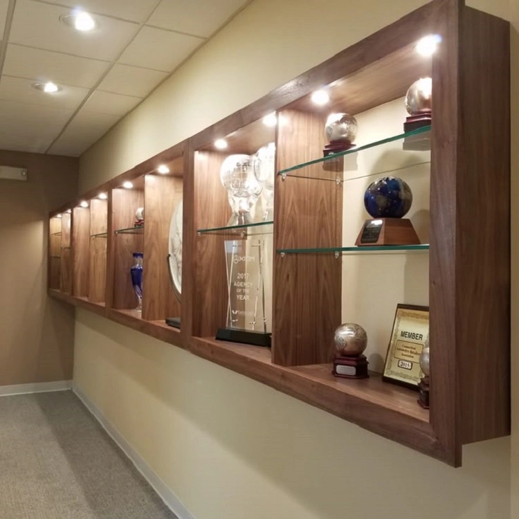 Rak display untuk menampilkan prestasi perusahaan, Sumber: id.pinterest.com